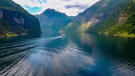Ferry-on-the-Geiranger-fjord,-Beautiful-Nature-Norway.